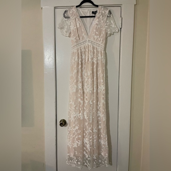 Aakaa Cream Floral Embroidered Maxi Dress size Small NWT - Picture 4 of 12